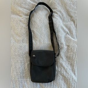 Eagle Creek crossbody organizer purse in black